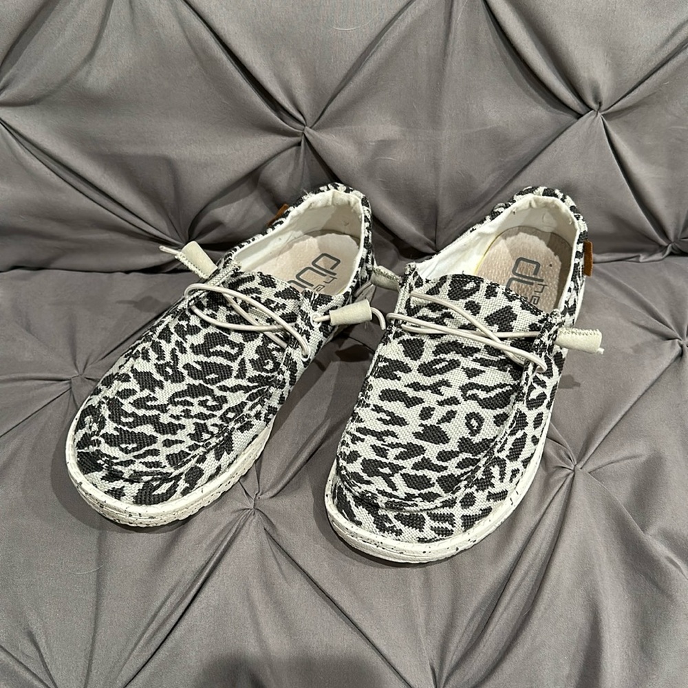 Women’s Heydude Cheetah Print “Wendy Woven” Size 6